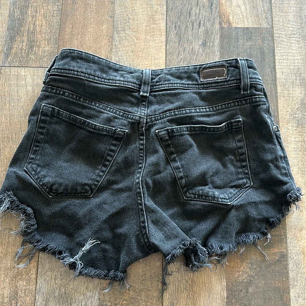 Black “Riders by Lee” cut off shorts size 6 Juniors